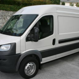 Car model: 2011 Renault Master